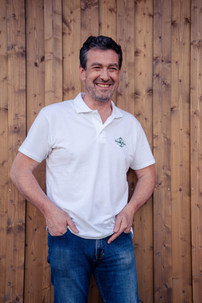 Des san wir. Ein Foto von Klaus in seinem weißen Polo-Shirt von der Strattl Musi.